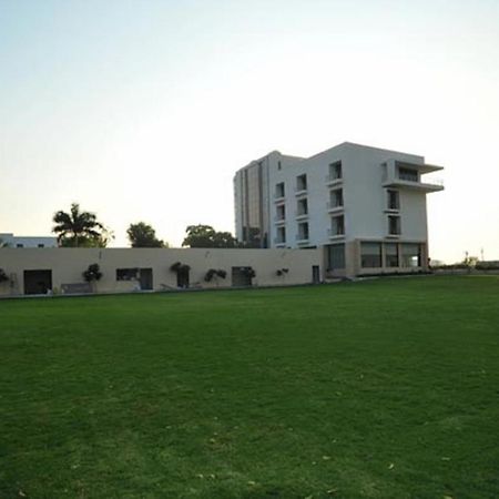 Krsna Lila By The Blues Hotel Sanand Exterior photo