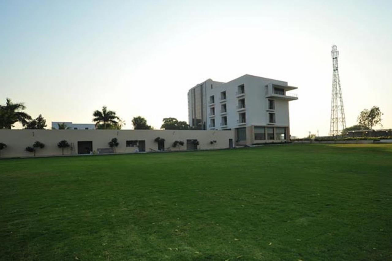 Krsna Lila By The Blues Hotel Sanand Exterior photo