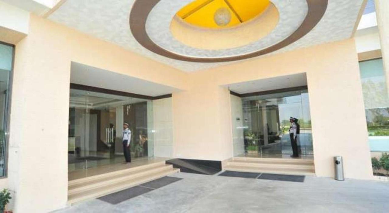 Krsna Lila By The Blues Hotel Sanand Exterior photo